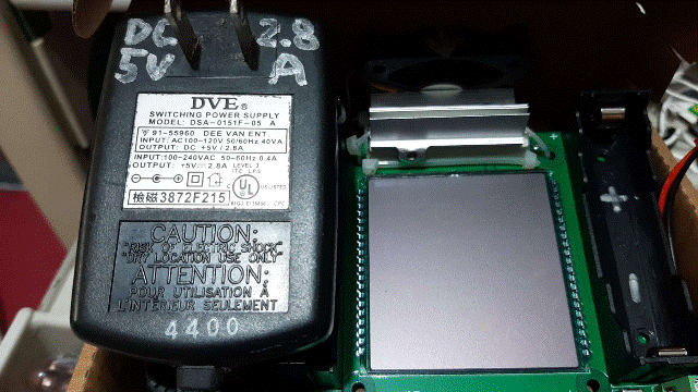 XH-M239鋰電池容量測試儀_20_於[供電端]送入DC5V_2.8A電源[散熱風扇DC12V]旋轉運作正常
